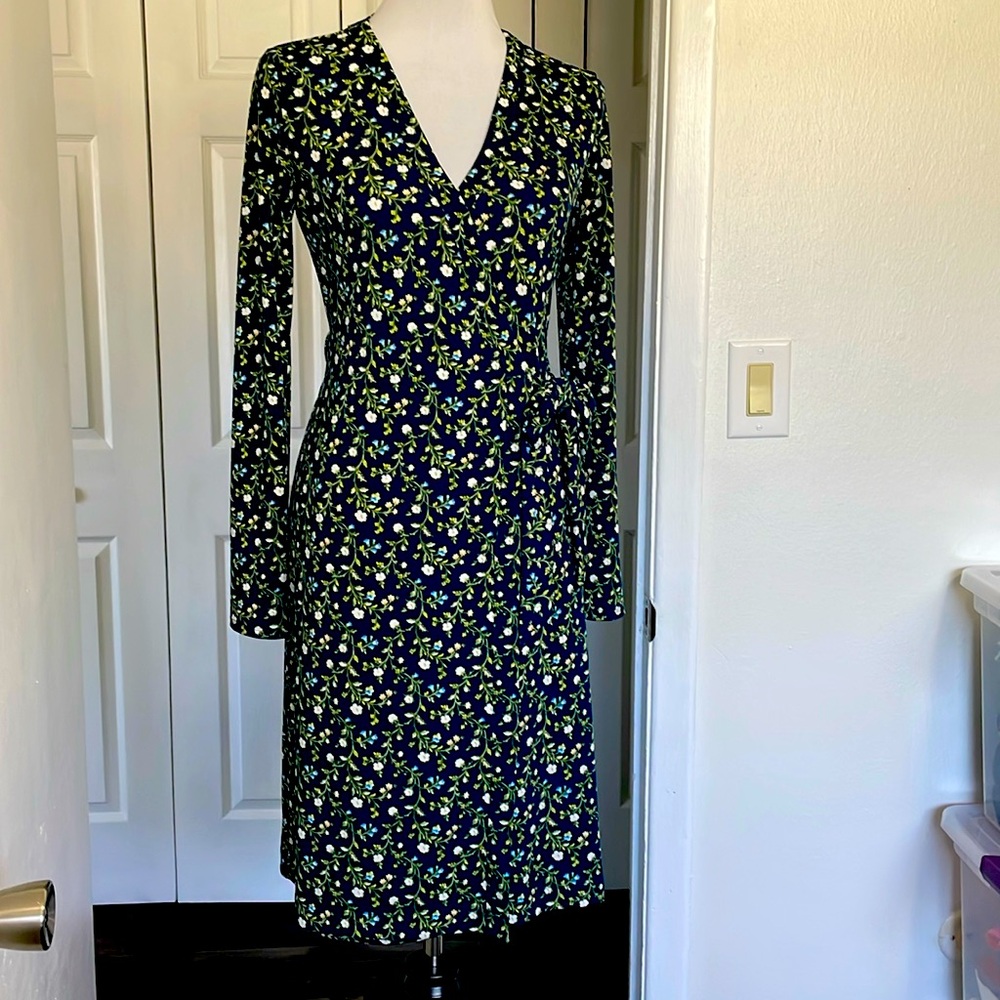 LARK & RO A TRUE WRAP DRESS SM FLORAL PRINT ON NAVY LONG SLEEVE DRESS CASUAL